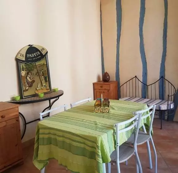 ベッドアンドブレックファースト Le Patio De L Oustal