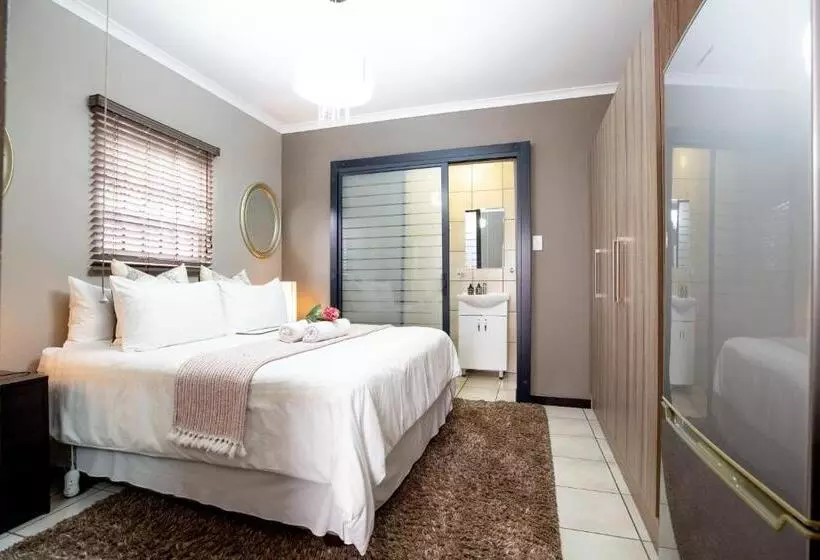پانسیون Urlyfstyle Cottage 10km From Or Tambo Int Airport