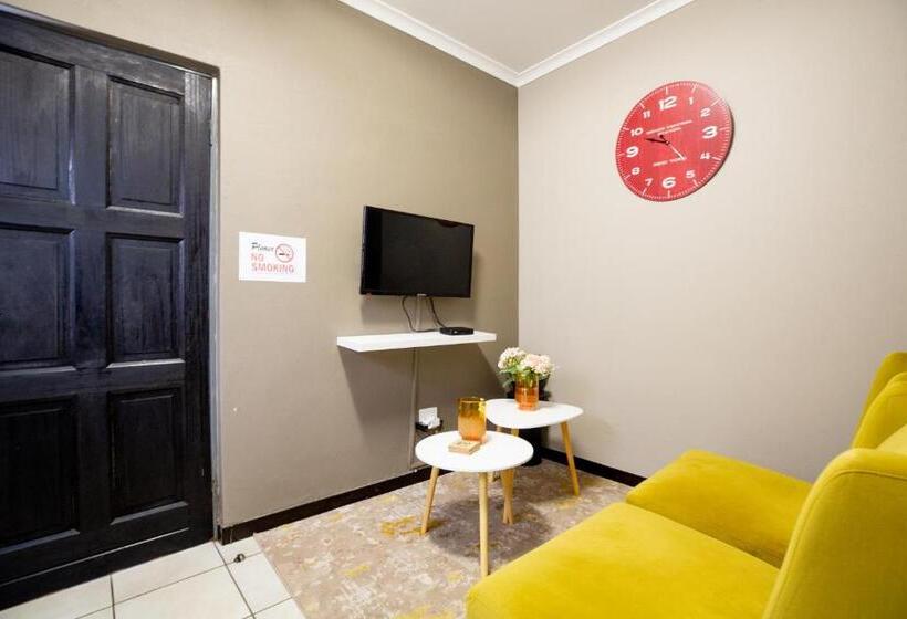 پانسیون Urlyfstyle Cottage 10km From Or Tambo Int Airport