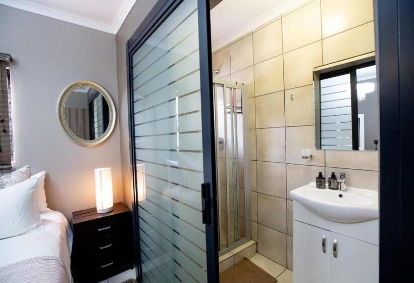 پانسیون Urlyfstyle Cottage 10km From Or Tambo Int Airport