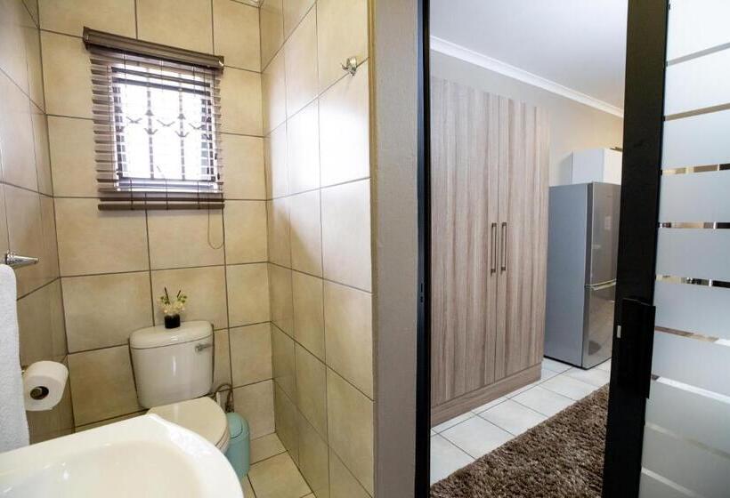 پانسیون Urlyfstyle Cottage 10km From Or Tambo Int Airport