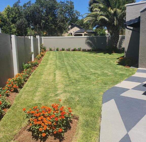 پانسیون Urlyfstyle Cottage 10km From Or Tambo Int Airport