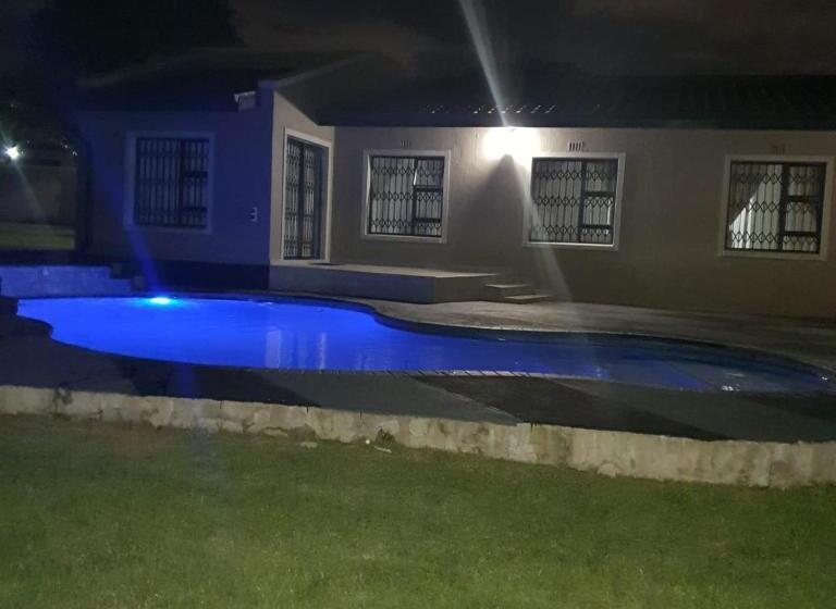 پانسیون Urlyfstyle Cottage 10km From Or Tambo Int Airport