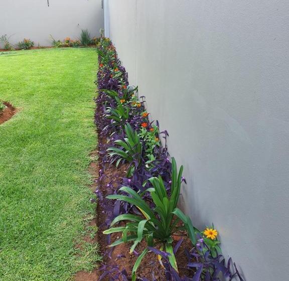 پانسیون Urlyfstyle Cottage 10km From Or Tambo Int Airport