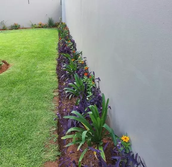 پانسیون Urlyfstyle Cottage 10km From Or Tambo Int Airport