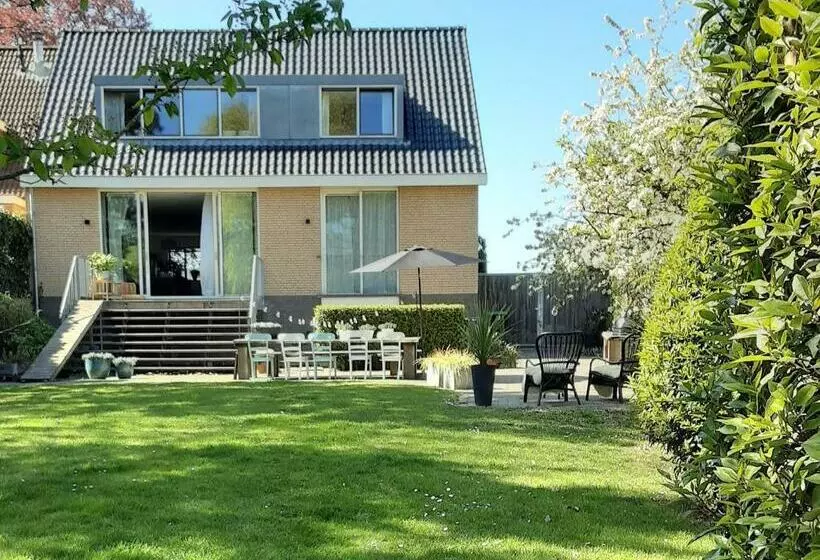 B & B Meet The Dutch