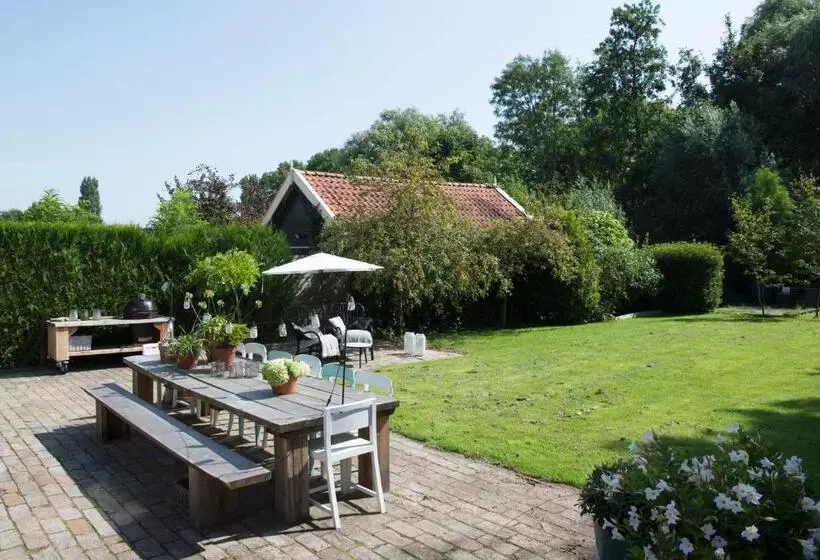 B & B Meet The Dutch