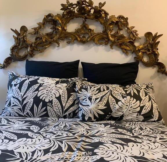 تختخواب و صبحانه La Casa Di Emanuella   Rooms & International Suites