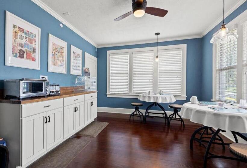 민박 The Kenwood Gables