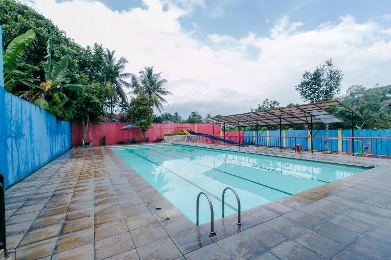 Otel Reddoorz Syariah At Cibadak Sukabumi