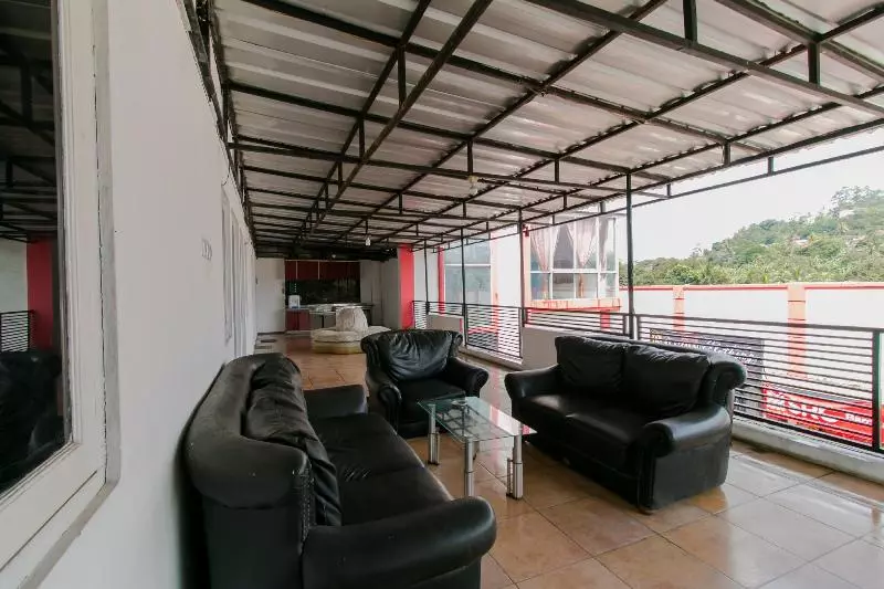 Hotelli Reddoorz Syariah At Cibadak Sukabumi