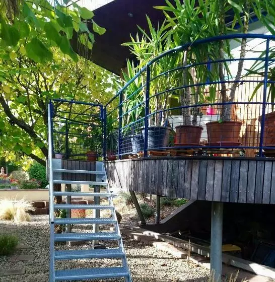 Majatalo A L Ombre Des Catalpas