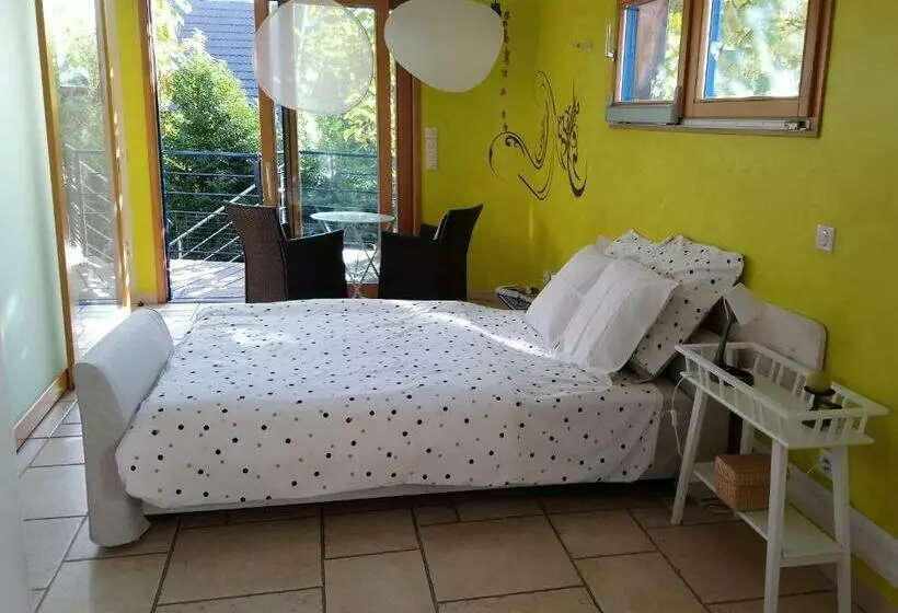 Majatalo A L Ombre Des Catalpas