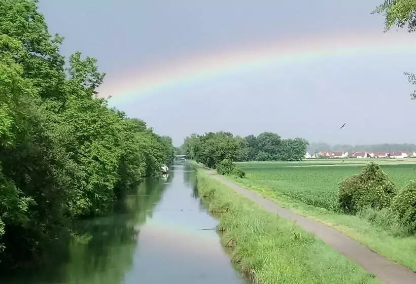 Majatalo A L Ombre Des Catalpas