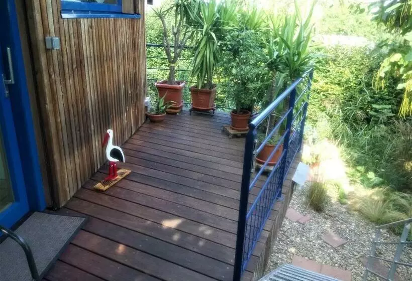 Majatalo A L Ombre Des Catalpas