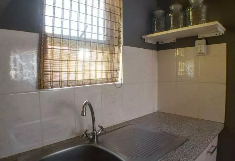 پانسیون Seroloana Guest House