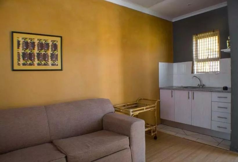 پانسیون Seroloana Guest House