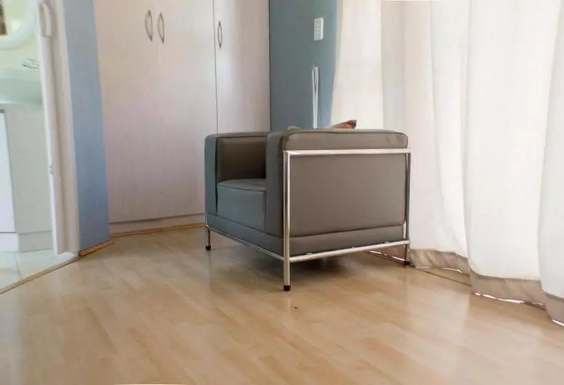 پانسیون Seroloana Guest House