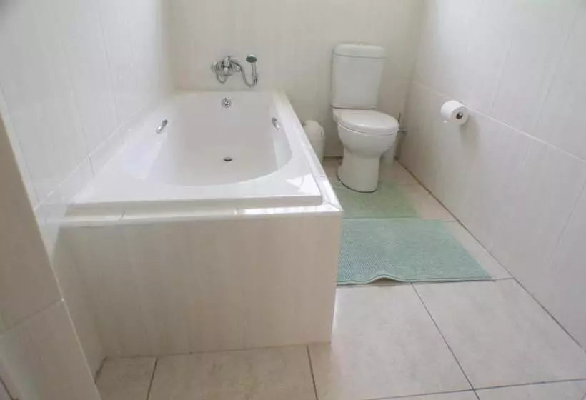 پانسیون Seroloana Guest House