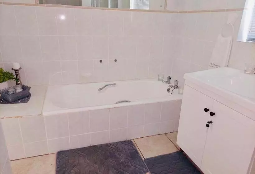 Majatalo The Vintage Crane Guest House