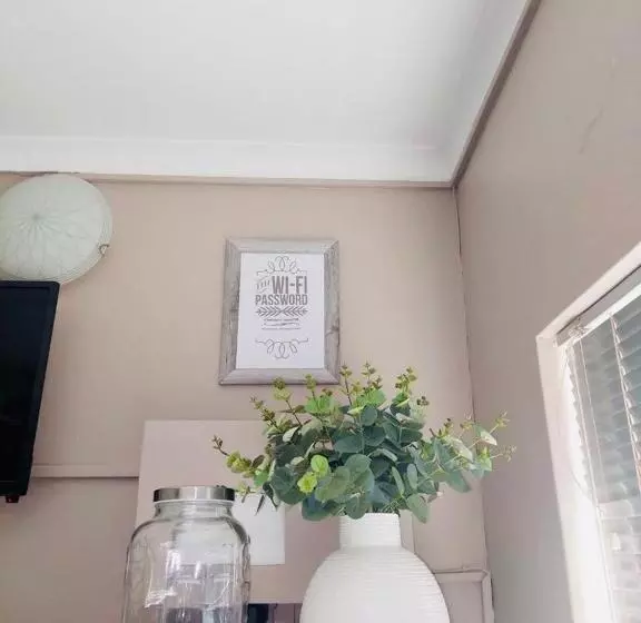 Majatalo The Vintage Crane Guest House