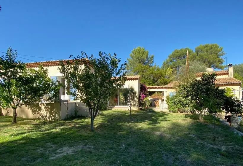 Aamiaismajoitus (B&B) Les Manaux En Provence