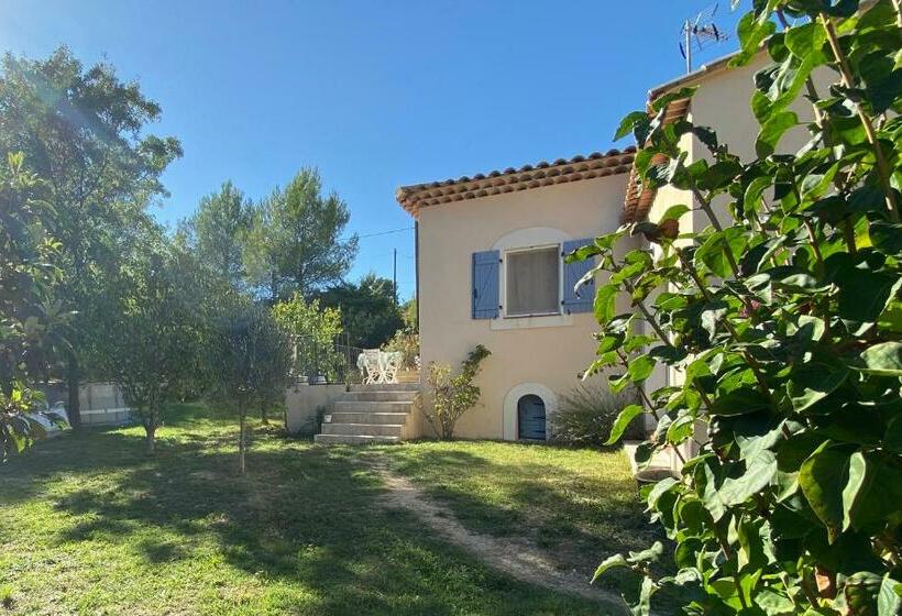 Bed and Breakfast Les Manaux En Provence