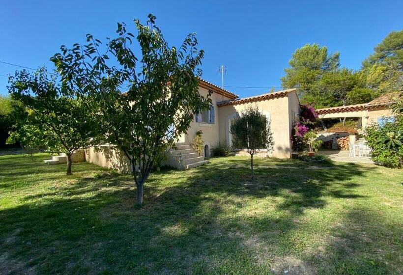 Bed and Breakfast Les Manaux En Provence