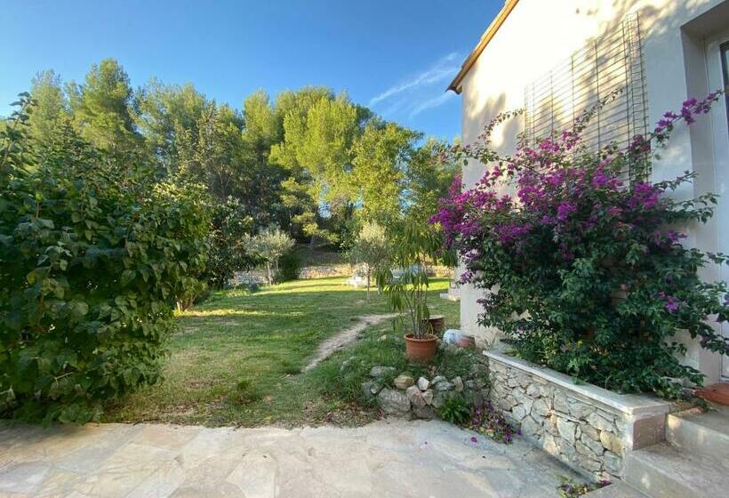 Bed and Breakfast Les Manaux En Provence