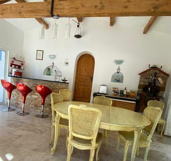 Bed and Breakfast Les Manaux En Provence