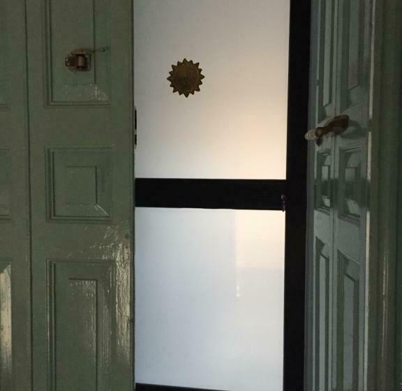 تختخواب و صبحانه Sunrise Apartment