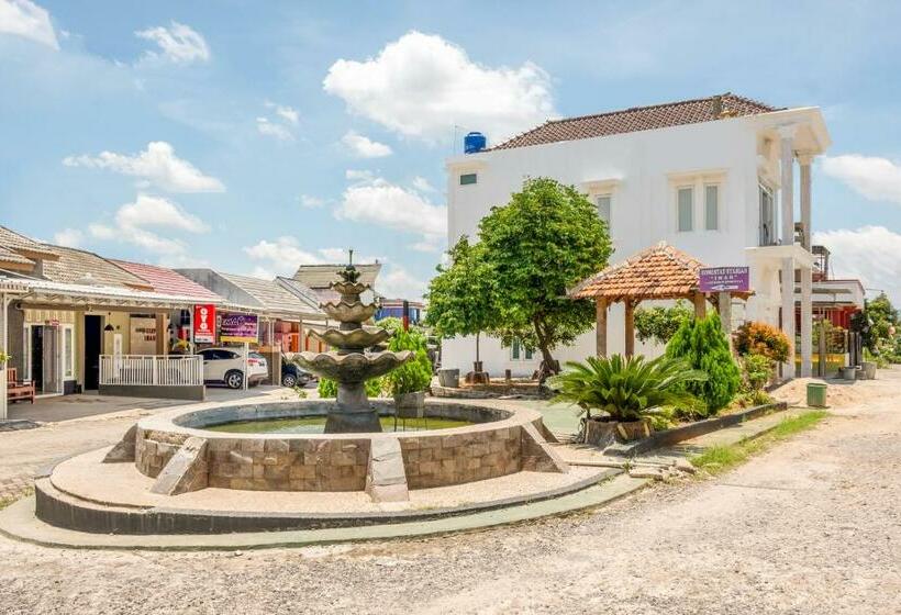 ホテル Oyo 3046 Homestay Syariah Imah