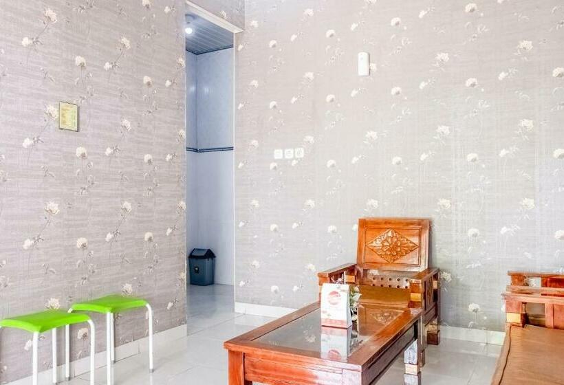 ホテル Oyo 3046 Homestay Syariah Imah