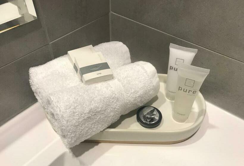 Отель Risdon Brook