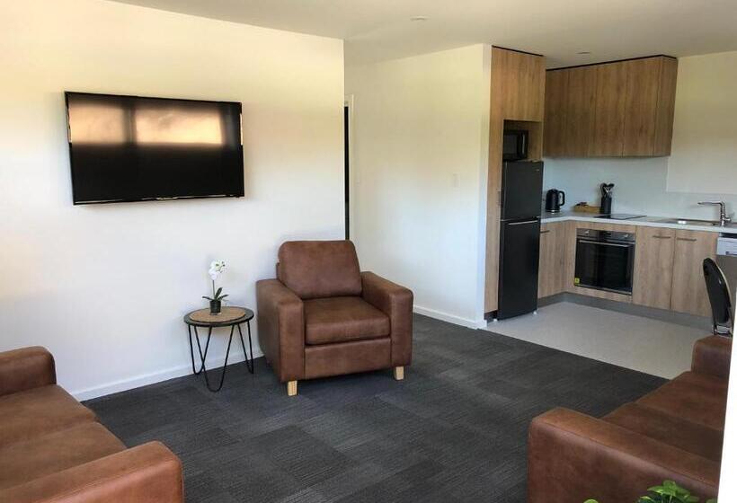 Отель Risdon Brook