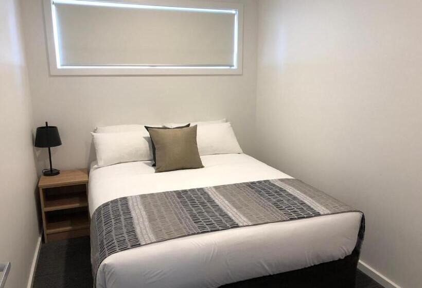 Отель Risdon Brook