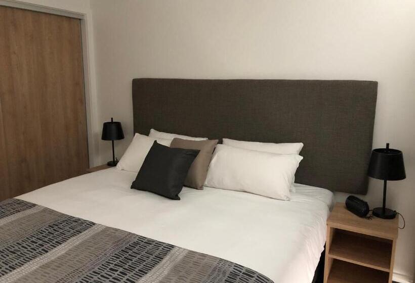 Отель Risdon Brook