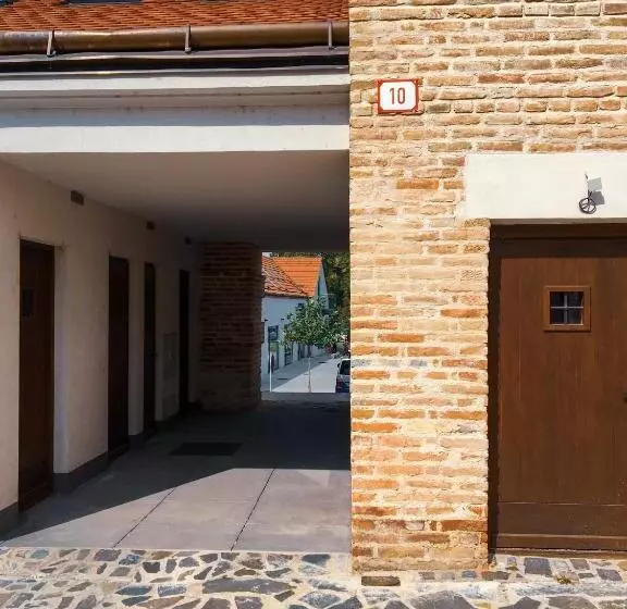 Majatalo Penzión Elements