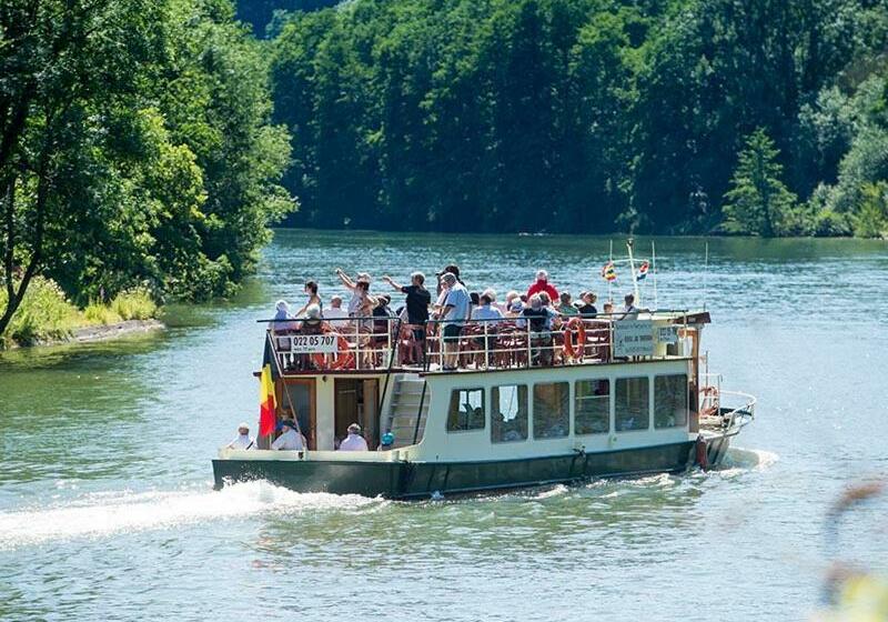 تختخواب و صبحانه Claire De Meuse Rooms Of December Fairyland