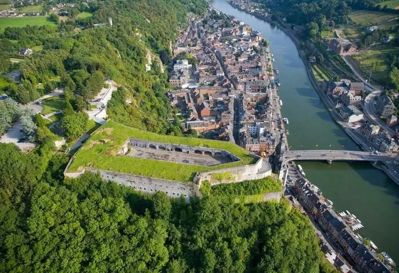 Aamiaismajoitus (B&B) Claire De Meuse Rooms Of December Fairyland