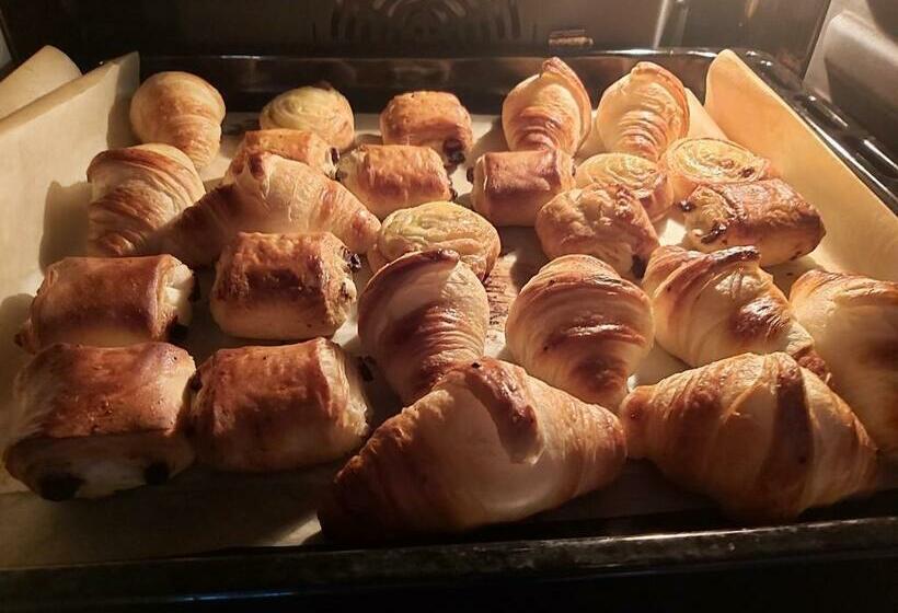 تختخواب و صبحانه Claire De Meuse Rooms Of December Fairyland