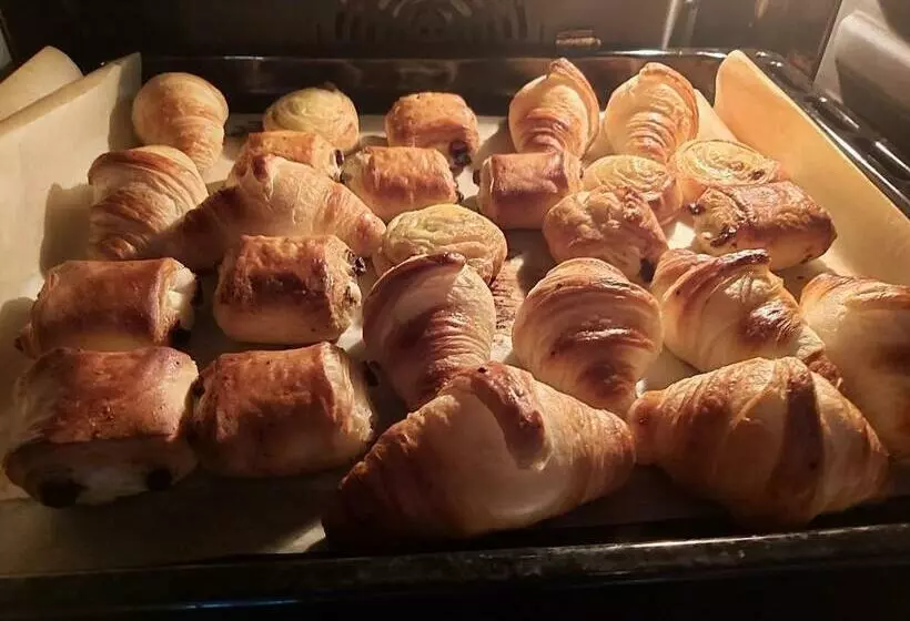 Aamiaismajoitus (B&B) Claire De Meuse Rooms Of December Fairyland