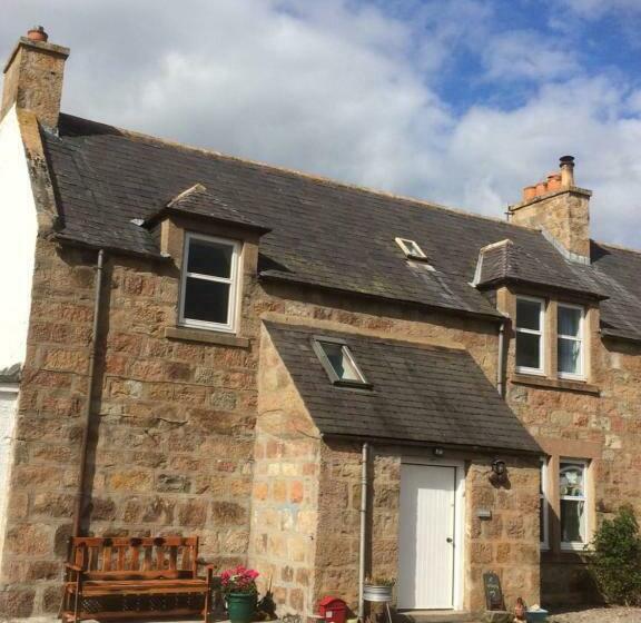 مبيت وإفطار Bowtop Wagon At Lettoch Farm