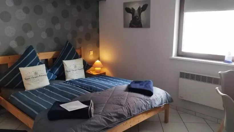 Aamiaismajoitus (B&B) Pension Deerkemer Kuh