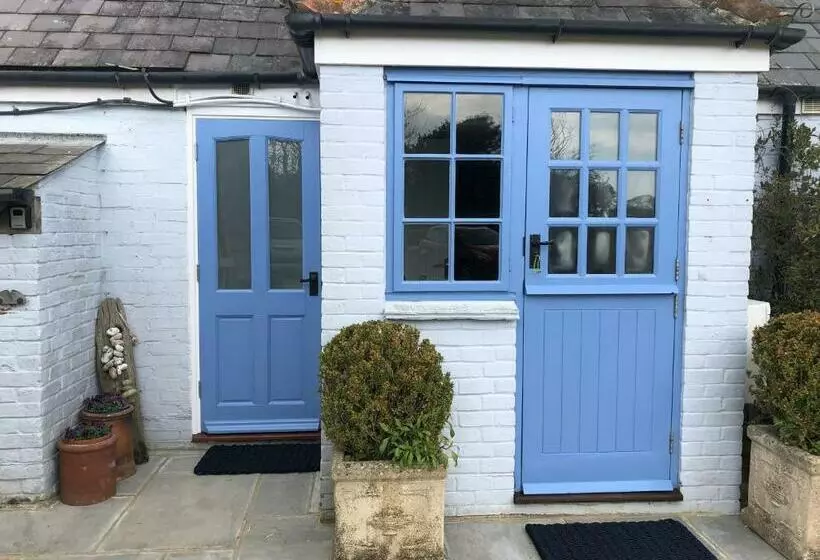 Aamiaismajoitus (B&B) Cosy Cottage Ground Floor Bedroom Ensuite With Private Entrance