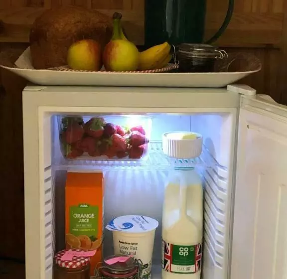 Aamiaismajoitus (B&B) Cosy Cottage Ground Floor Bedroom Ensuite With Private Entrance