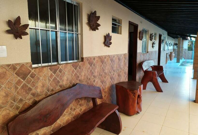 פנסיון Recanto Das Folhas