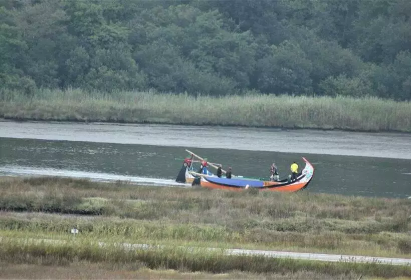 ペンション Vagos Art.lab