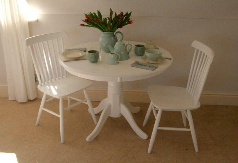 Bed and Breakfast Thatched Cottage