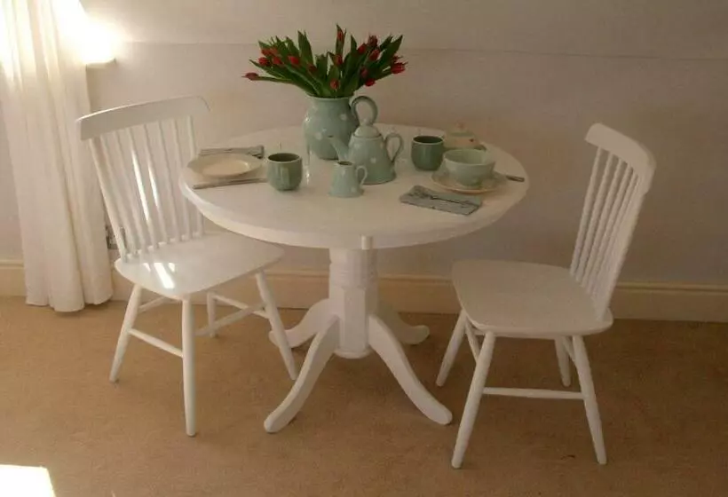 Aamiaismajoitus (B&B) Thatched Cottage